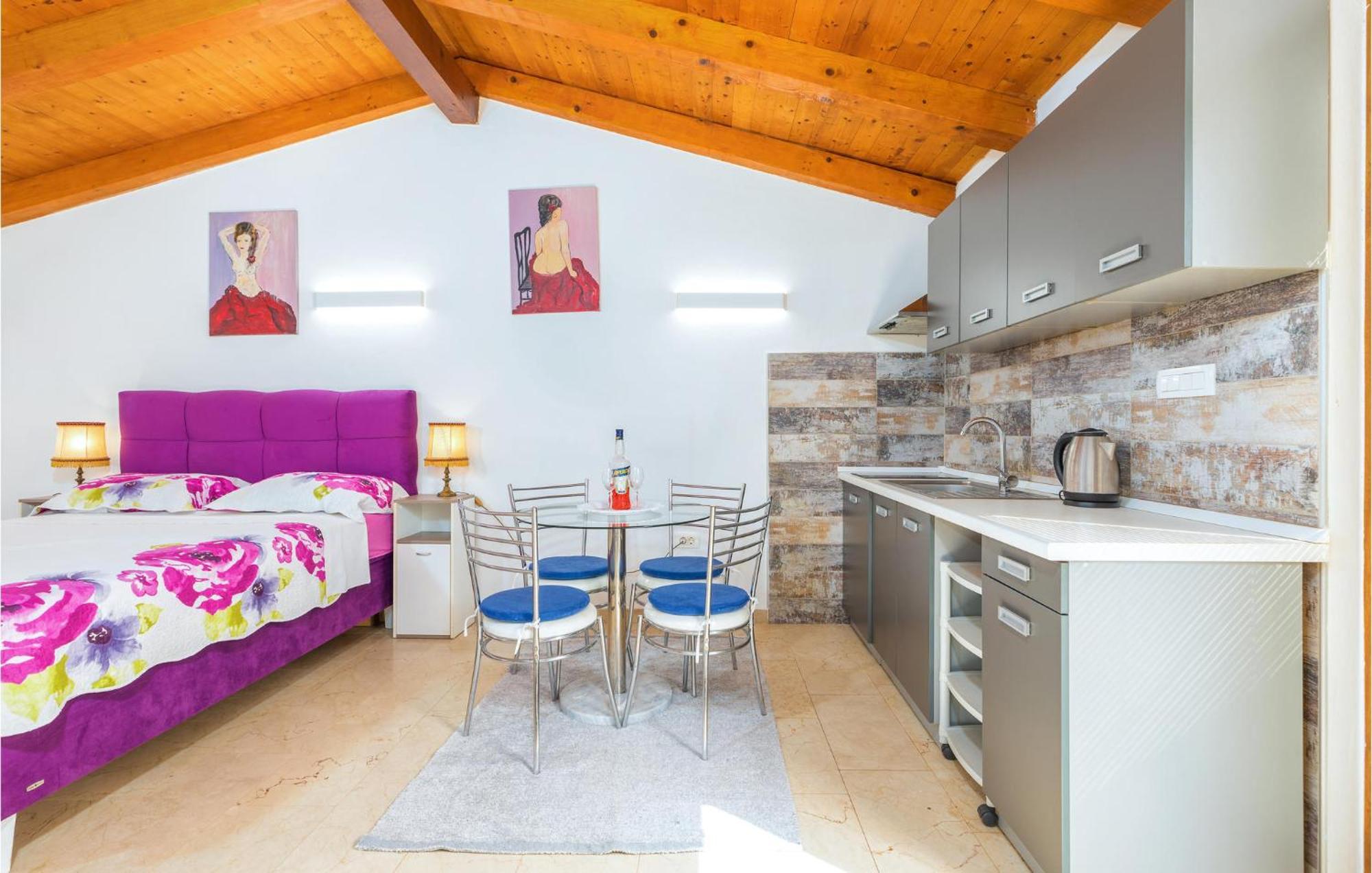 4 Bedroom Stunning Home In Pomer Exterior photo