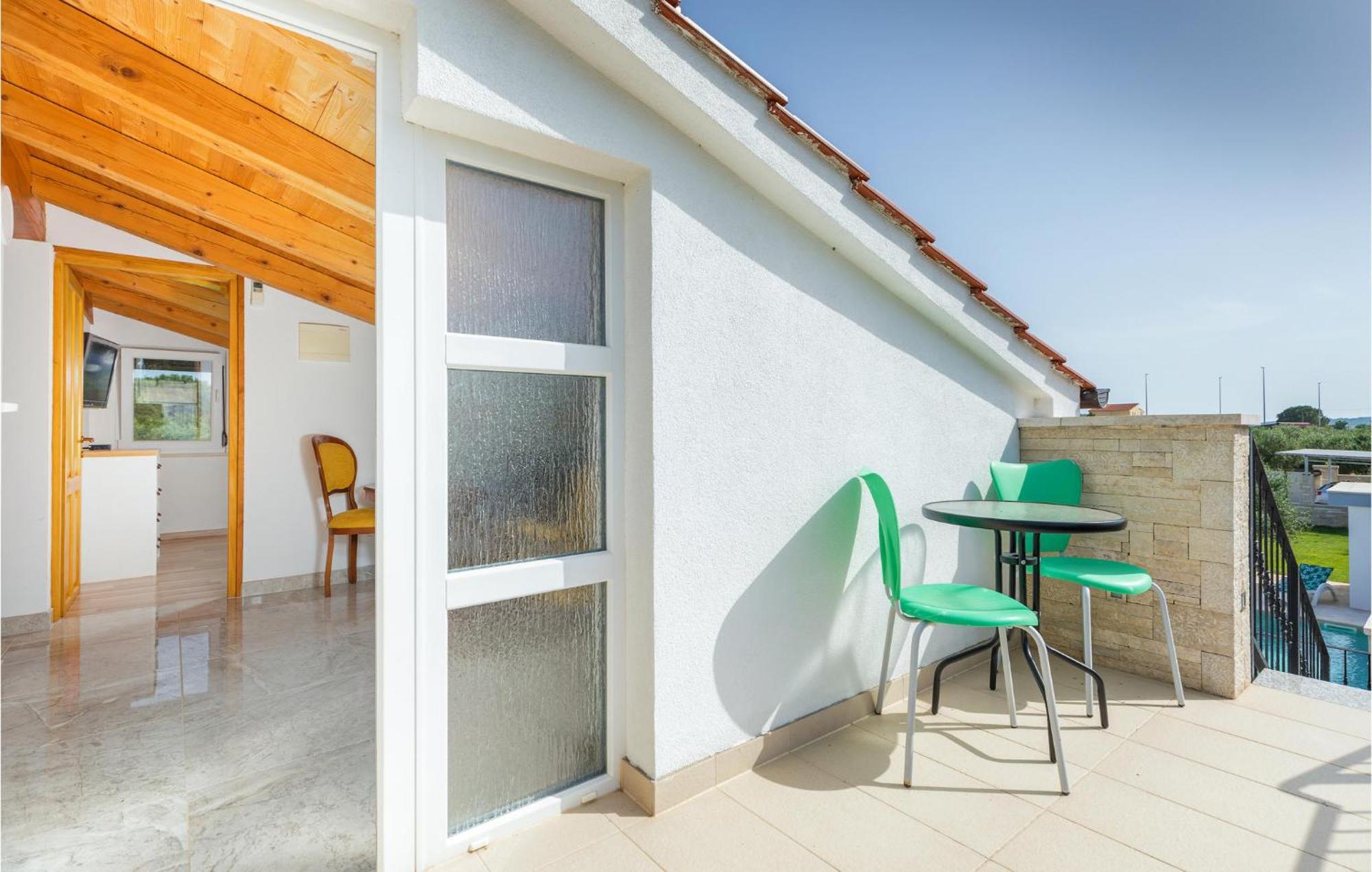 4 Bedroom Stunning Home In Pomer Exterior photo