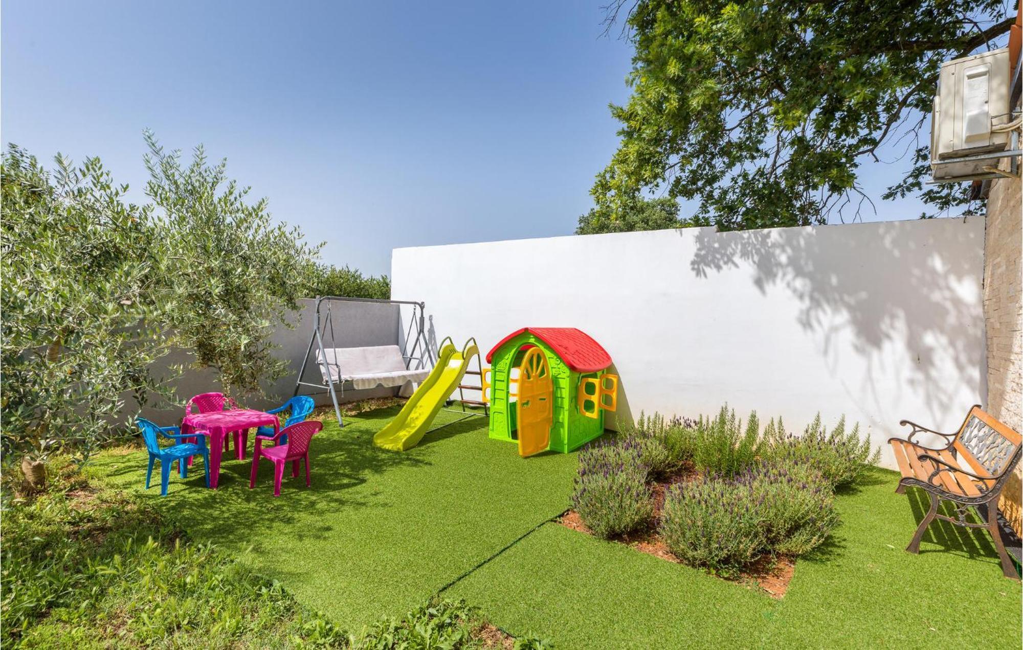 4 Bedroom Stunning Home In Pomer Exterior photo