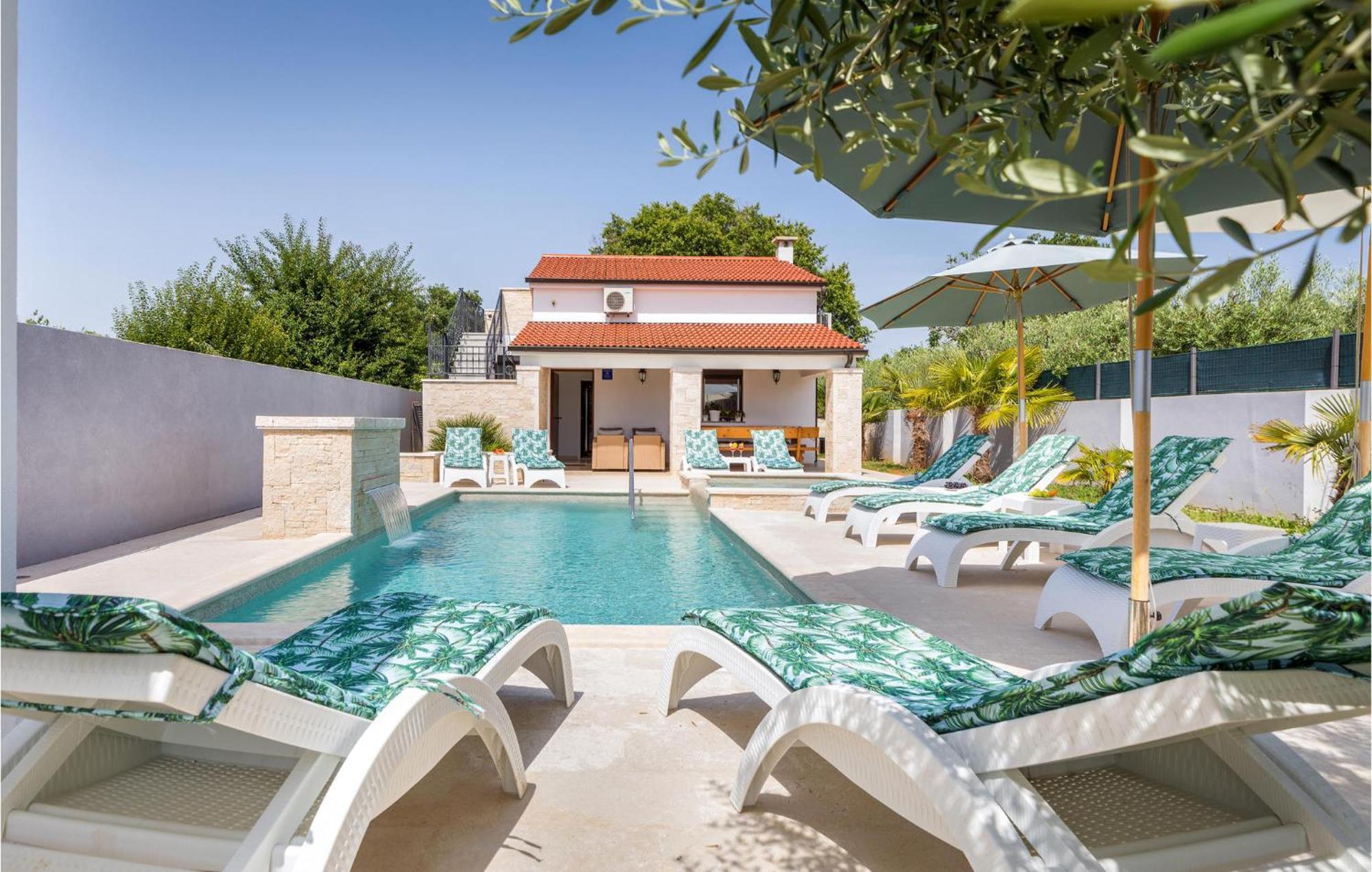 4 Bedroom Stunning Home In Pomer Exterior photo